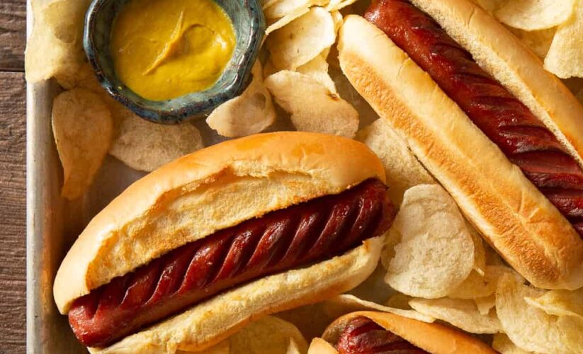 How to Properly Air Fry Hot Dogs: Achieve Delicious Results in Just 10 Minutes!