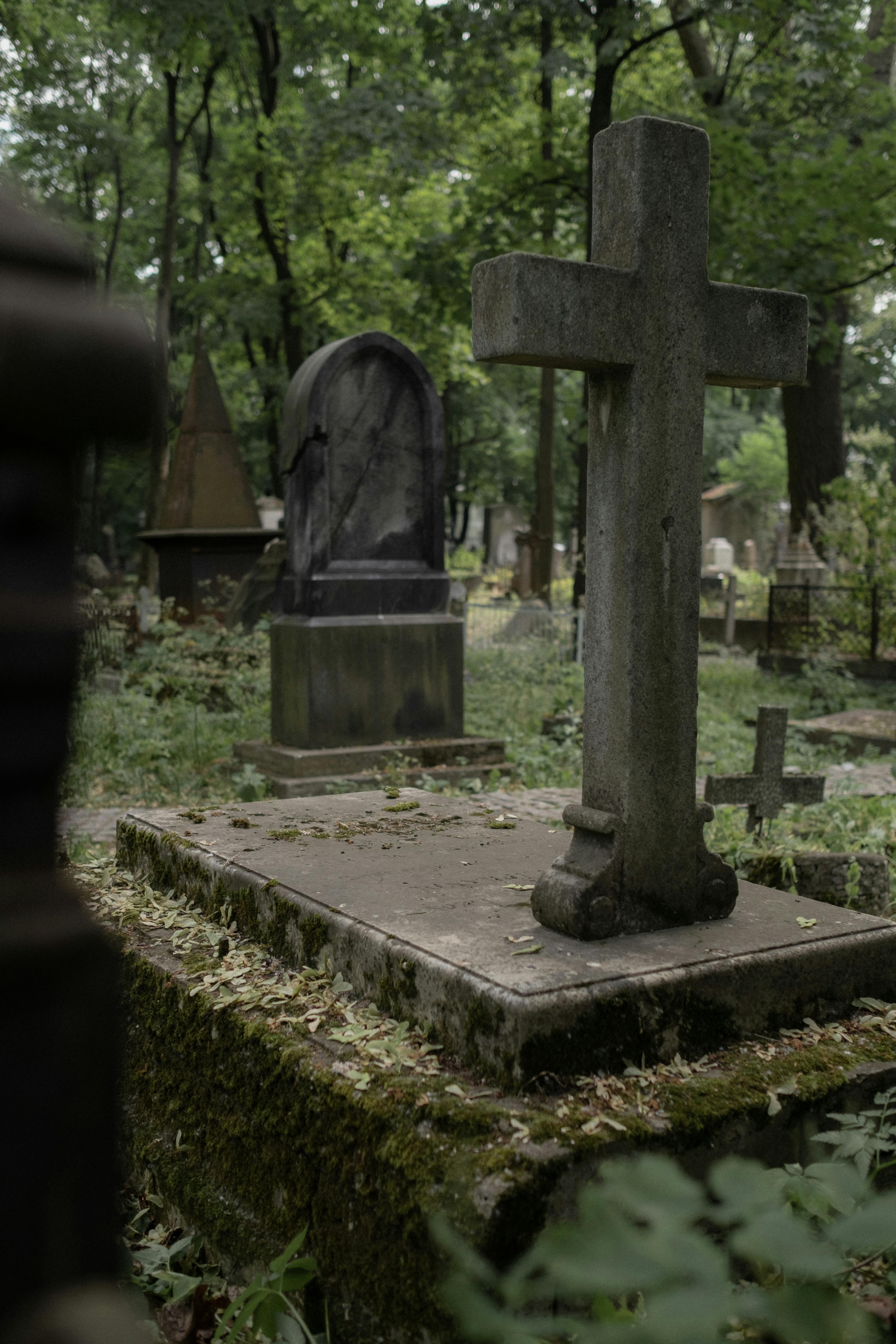 Tips for Finding a Grave in a Cemetery